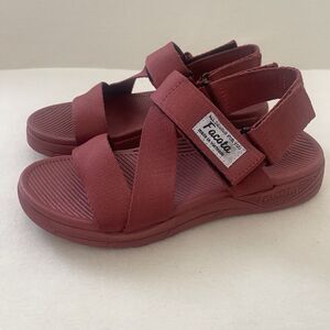 Facota Mauve Scrappy Sandals Size 6 Hook‎ & Loop Made In Vietnam Comfortable New